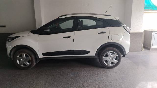 https://images10.gaadi.com/usedcar_image/4524193/original/b1daca4b-480d-4fc0-ba2e-7033a4adbe3c.jpg?imwidth=6401
