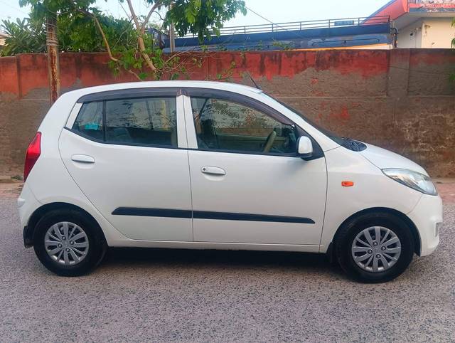 https://images10.gaadi.com/usedcar_image/4524210/original/processed_2fbffb9612b037d8cf4d2412ddde225e.jpg?imwidth=6401