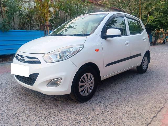 https://images10.gaadi.com/usedcar_image/4524210/original/processed_b3b84dc932c82c25bdab7ef5c567a36e.jpg?imwidth=6400
