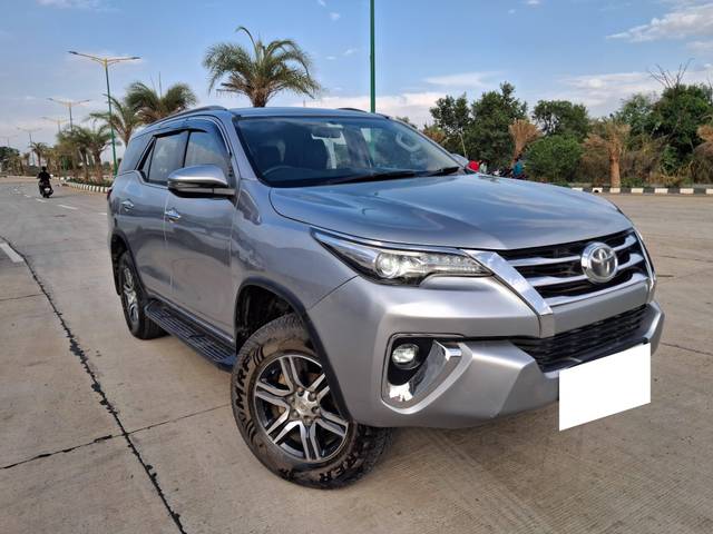 https://images10.gaadi.com/usedcar_image/4524225/original/processed_d9a7651c26aa395ae450899a9c1a4c01.jpg?imwidth=6400