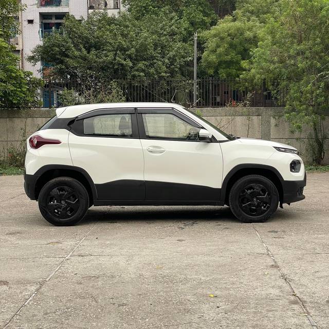 https://images10.gaadi.com/usedcar_image/4524238/original/processed_aecd8f7c7480e07d169563c48362c790.jpg?imwidth=6401