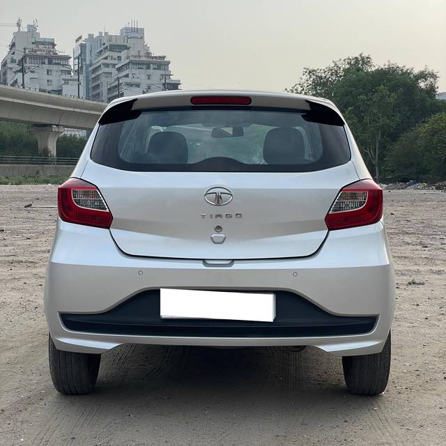 https://images10.gaadi.com/usedcar_image/4524241/original/processed_d97afe044c90c98a55f342455488a897.jpg?imwidth=6402