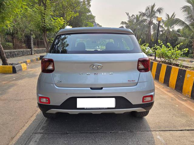 https://images10.gaadi.com/usedcar_image/4524252/original/processed_02ccaf157fdc8ff413aa53e148ad1eaa.jpg?imwidth=6402
