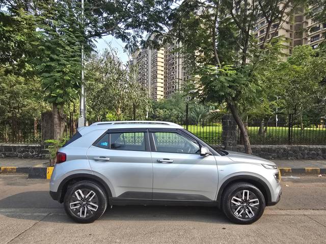 https://images10.gaadi.com/usedcar_image/4524252/original/processed_0a8b3976f278ce4cf3aa6ce4bc80f0c4.jpg?imwidth=6401