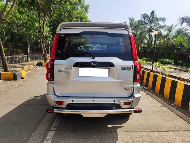 https://images10.gaadi.com/usedcar_image/4524258/original/processed_531ce42e52fccbf6f3ca2862af44d6e2.jpg?imwidth=6402