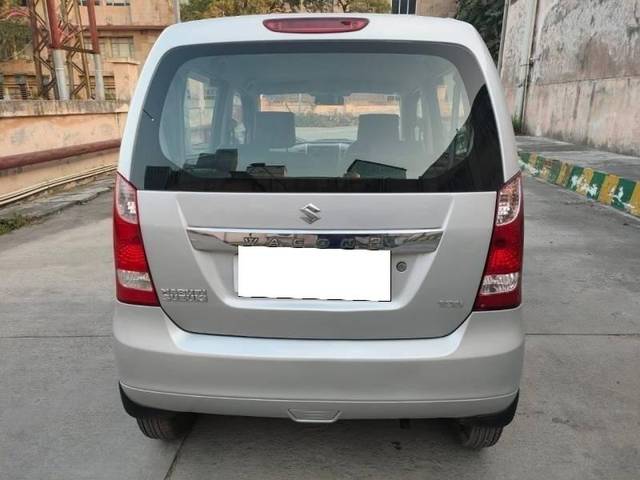 https://images10.gaadi.com/usedcar_image/4524268/original/processed_305682b20e16a2d30ff9598f9c6da4dc.jpg?imwidth=6402
