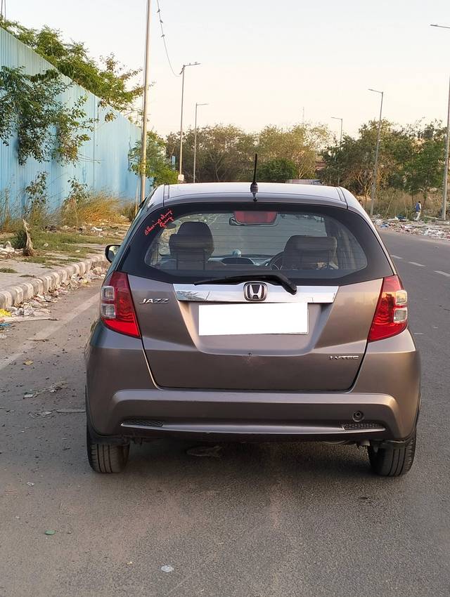 https://images10.gaadi.com/usedcar_image/4524269/original/processed_c77eab6500f65756d9b0a2a7336ec770.jpg?imwidth=6401
