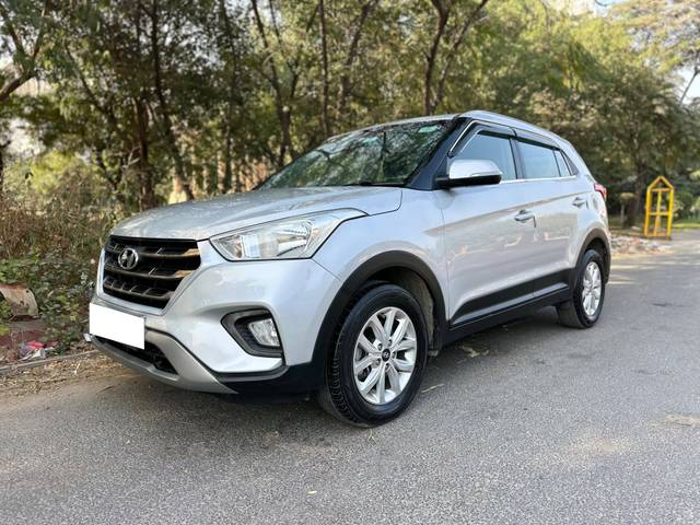 https://images10.gaadi.com/usedcar_image/4524273/original/processed_3af18214bddd54a56a09a1650e7063ef.jpg?imwidth=6402