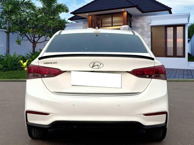 https://images10.gaadi.com/usedcar_image/4524275/original/processed_0204c899b625ee73995221ddd5ade33b.jpg?imwidth=6402