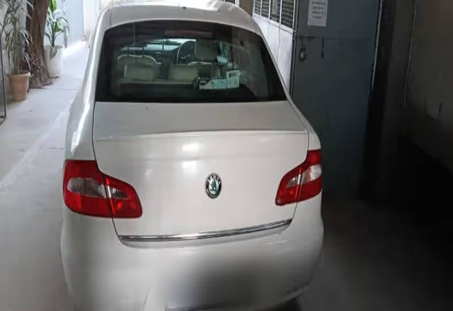 https://images10.gaadi.com/usedcar_image/4524276/original/58f52640-c693-4240-b58a-65cba17553c2.?imwidth=6401