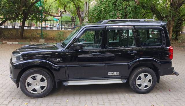 https://images10.gaadi.com/usedcar_image/4524292/original/processed_822277ccaf163bdeea2818e9b0d65d1b.jpg?imwidth=6402