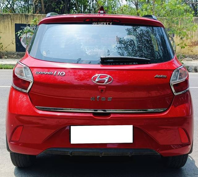 https://images10.gaadi.com/usedcar_image/4524321/original/processed_9392b42d49c910ac4198cc9fc1b144e9.jpg?imwidth=6402