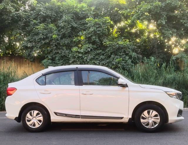 https://images10.gaadi.com/usedcar_image/4524331/original/d9a9f12abfbe0d6024c2ac88bac1b9f5.jpg?imwidth=6401