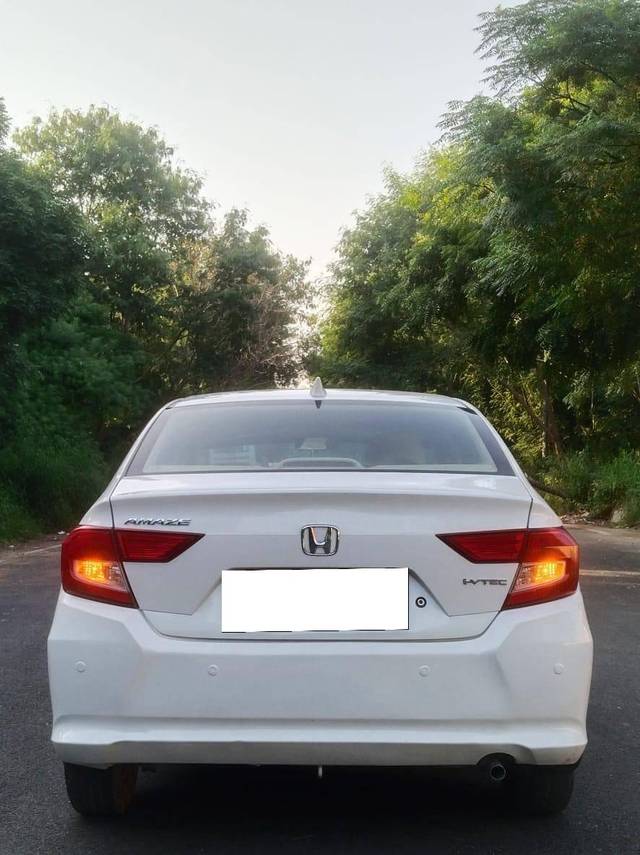 https://images10.gaadi.com/usedcar_image/4524331/original/processed_0ceaaaf437ae2fd0969c0a2448669207.jpg?imwidth=6402