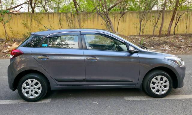 https://images10.gaadi.com/usedcar_image/4524340/original/processed_093ad84e867ae77897636682553dc100.jpg?imwidth=6401