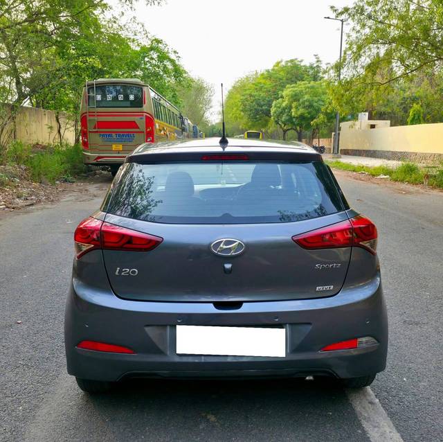 https://images10.gaadi.com/usedcar_image/4524340/original/processed_6412599da893abc90ff9d437e608c6c2.jpg?imwidth=6402