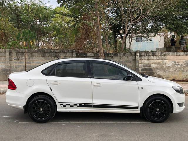 https://images10.gaadi.com/usedcar_image/4524347/original/1f64ec0605cc13828a6209a638e631c8.jpg?imwidth=6401