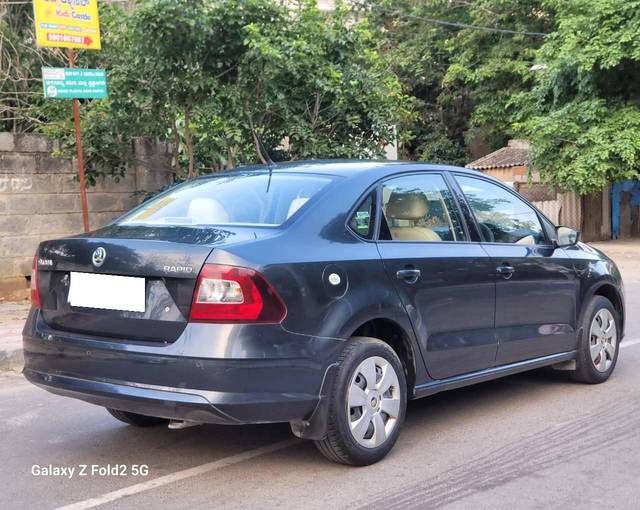 https://images10.gaadi.com/usedcar_image/4524349/original/processed_85b2859a30ac0e9d06b1d27116ac6d94.jpg?imwidth=6401