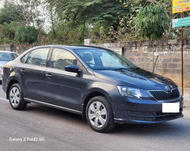 https://images10.gaadi.com/usedcar_image/4524349/original/processed_a90a084e95ca5e0b0b01a635dbbac91c.jpg?imwidth=6400