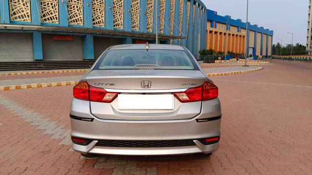 https://images10.gaadi.com/usedcar_image/4524351/original/processed_43ab2596f8687397ac4ae9ebc601a319.jpg?imwidth=6402