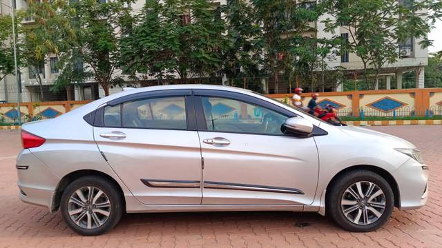 https://images10.gaadi.com/usedcar_image/4524351/original/processed_5fcc33823d91c4aa7a30c8929f3eead8.jpg?imwidth=6401