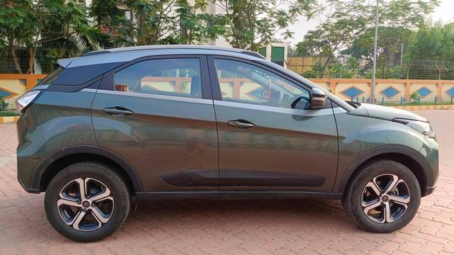 https://images10.gaadi.com/usedcar_image/4524358/original/processed_b2a1bb649f64684052390038e84d7ea4.jpg?imwidth=6401