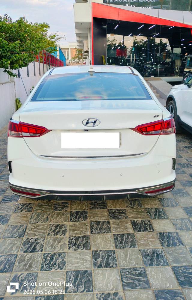 https://images10.gaadi.com/usedcar_image/4524370/original/processed_88e27ad8c4d7fb14db02dbcb6879efad.jpg?imwidth=6401