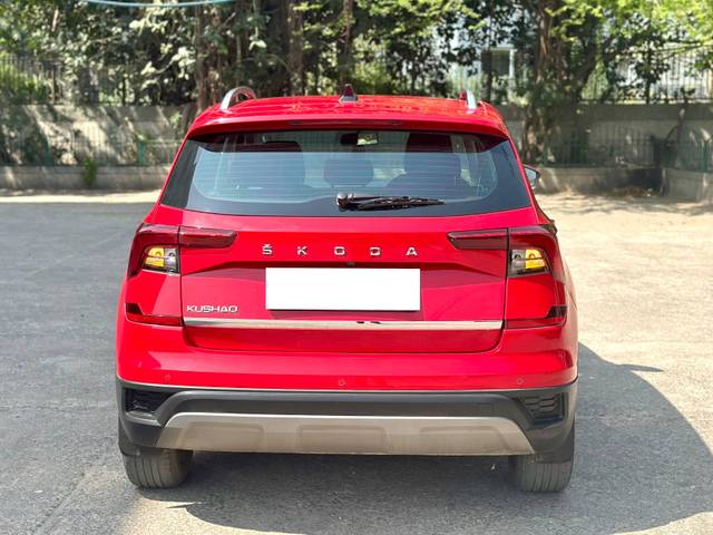 https://images10.gaadi.com/usedcar_image/4524381/original/processed_22d4f2bc-f526-4c24-b430-54ca66d01b76.jpg?imwidth=6401