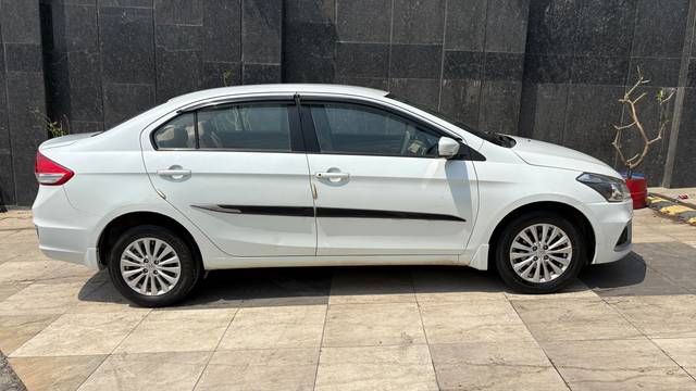 https://images10.gaadi.com/usedcar_image/4524382/original/7e5e85aa7518dc28d47f73e649081d67.jpg?imwidth=6401