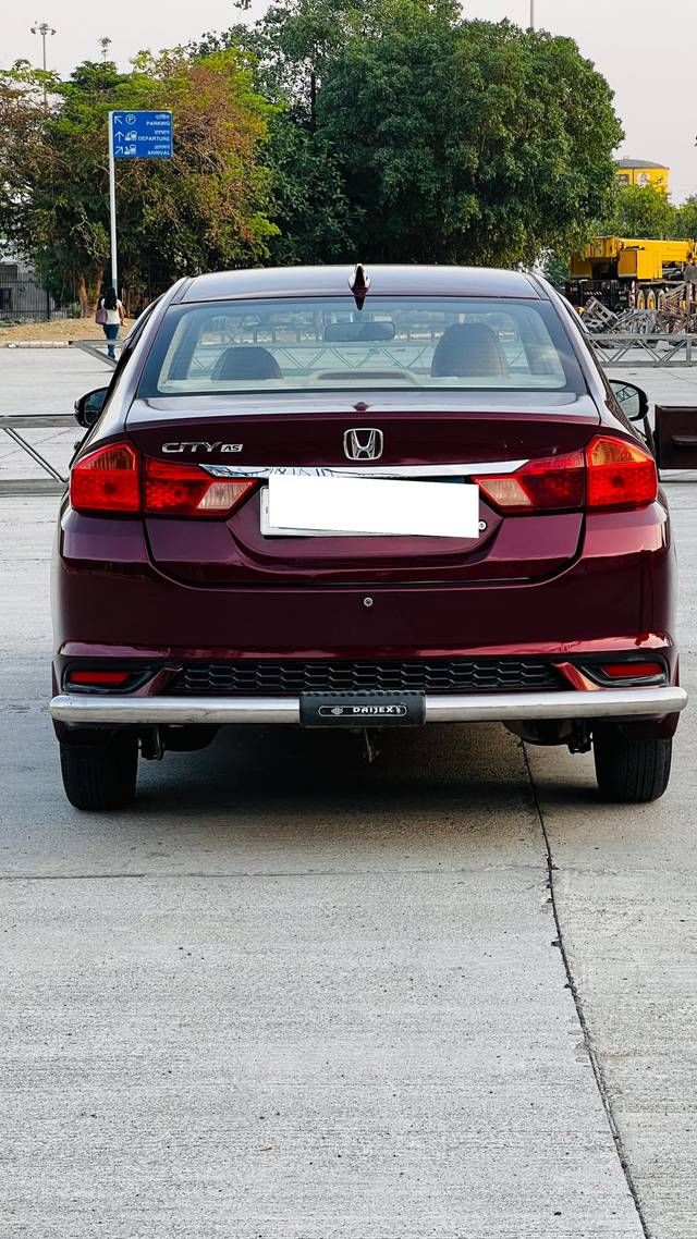 https://images10.gaadi.com/usedcar_image/4524415/original/processed_7a5430499d5aa26f01b6626a47a22873.jpg?imwidth=6402