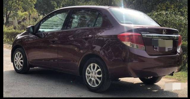 https://images10.gaadi.com/usedcar_image/4524424/original/processed_9fbeab1c4d2807122e2c568fb055b59c.jpg?imwidth=6402