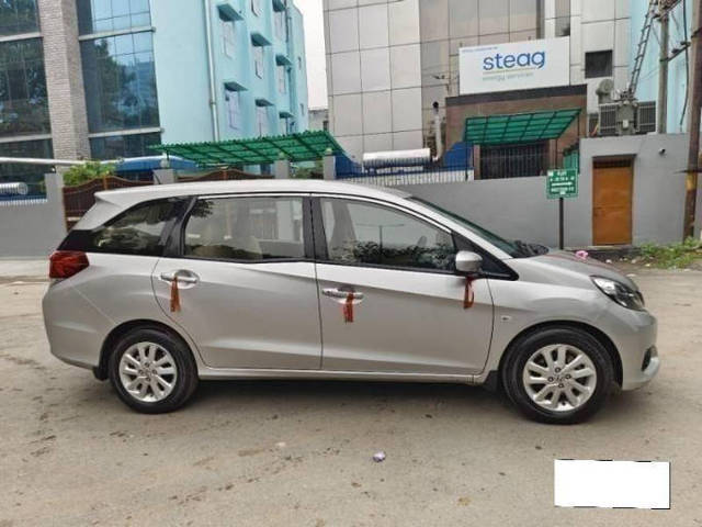 https://images10.gaadi.com/usedcar_image/4524426/original/processed_2bbd735594b78858d104ebe8a7f3a8dd.png?imwidth=6401