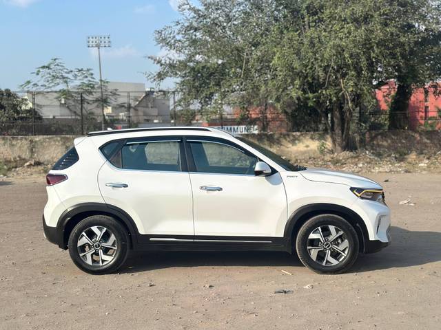 https://images10.gaadi.com/usedcar_image/4524435/original/processed_56cde681-4064-436c-b513-41be5782ede2.jpg?imwidth=6401