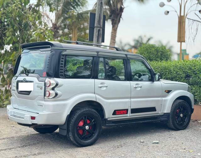 https://images10.gaadi.com/usedcar_image/4524458/original/processed_d2133fd4-d192-4028-b351-0c345ff7cc72.jpg?imwidth=6402