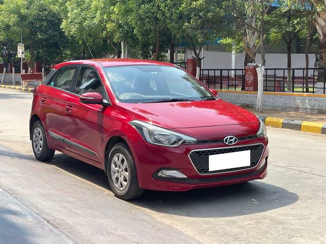 https://images10.gaadi.com/usedcar_image/4524471/original/processed_41d7eb2da615c22374bbd257e79ba1a4.jpg?imwidth=6400
