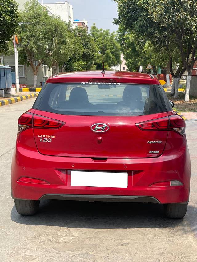 https://images10.gaadi.com/usedcar_image/4524471/original/processed_5744c9b42605217a58723e7c569fe47c.jpg?imwidth=6402