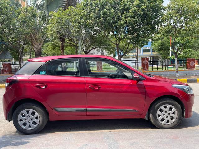 https://images10.gaadi.com/usedcar_image/4524471/original/processed_aa645ce847a272e36a3acac758b8ac40.jpg?imwidth=6401