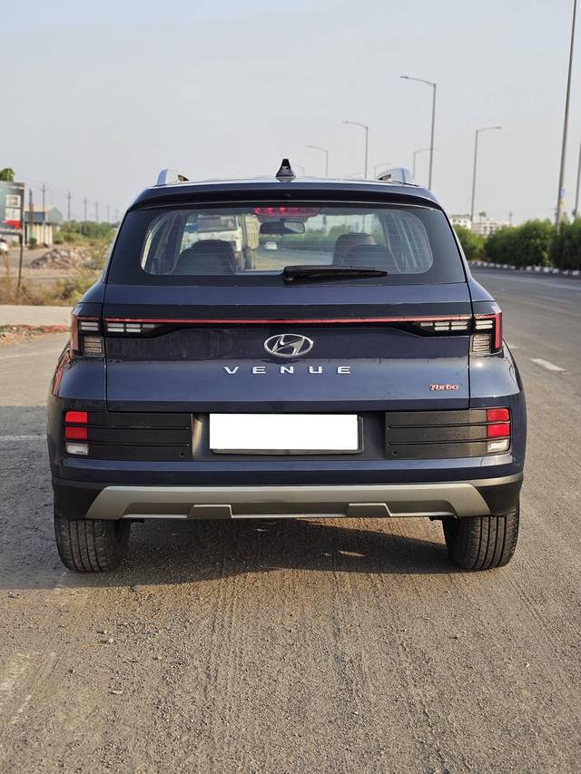 https://images10.gaadi.com/usedcar_image/4524475/original/processed_e885d0d9-519c-49ba-859a-70694e7ad96f.jpg?imwidth=6401