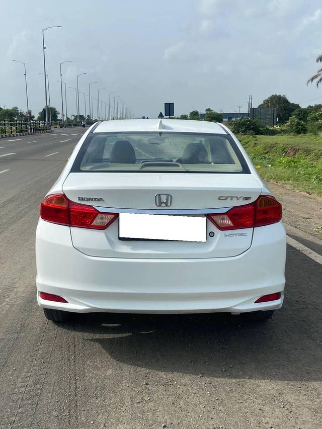 https://images10.gaadi.com/usedcar_image/4524528/original/processed_6d5e3a66-5d20-4bb8-8b26-8b618f86ab80.jpg?imwidth=6402