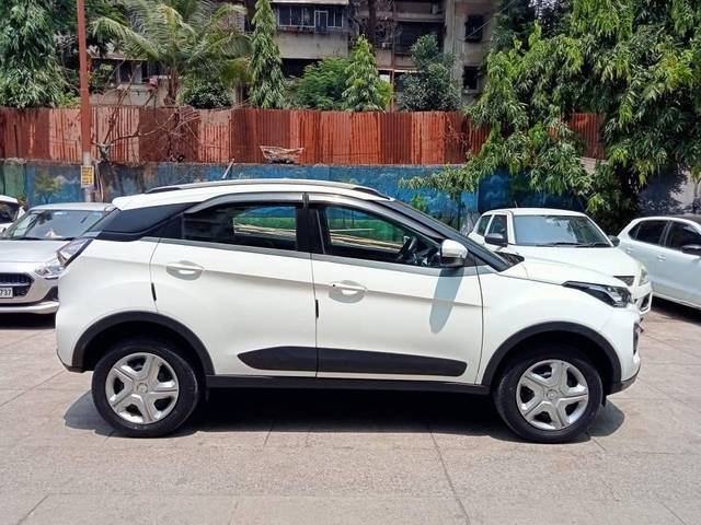 https://images10.gaadi.com/usedcar_image/4524531/original/processed_bf5234a6d9cea5ec8e6975efc19ff582.jpeg?imwidth=6401