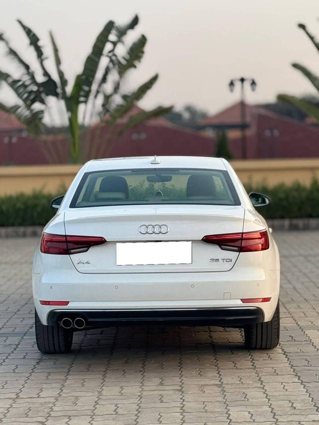 https://images10.gaadi.com/usedcar_image/4524540/original/processed_7e75d179-0d36-43d9-9b9a-44e5f18b8e36.jpg?imwidth=6402