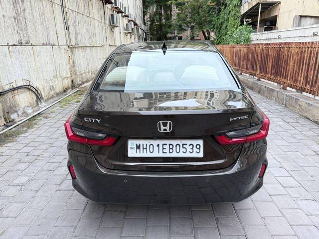 https://images10.gaadi.com/usedcar_image/4524543/original/processed_79e56b2b775a70c3ec3d68db95171394.jpg?imwidth=6401