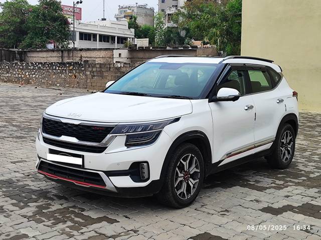 https://images10.gaadi.com/usedcar_image/4524544/original/processed_8b413ca38e7db7ac299cb36879f94b44.jpeg?imwidth=6401