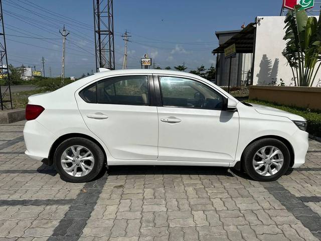 https://images10.gaadi.com/usedcar_image/4524548/original/processed_e5f02b81-5863-4af1-ab42-c0bd9890a3a1.jpg?imwidth=6401
