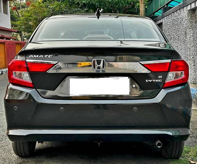 https://images10.gaadi.com/usedcar_image/4524549/original/processed_82a6a3ce-31cd-45c5-9264-b7aede735be1.jpg?imwidth=6401