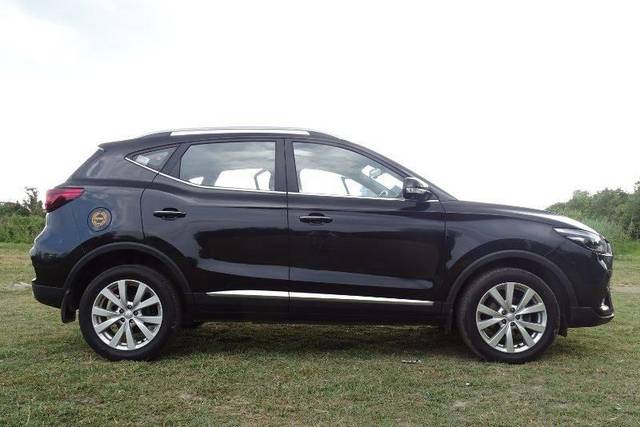https://images10.gaadi.com/usedcar_image/4524551/original/processed_58cf9cd20285bd750d446e895535f892.jpg?imwidth=6401