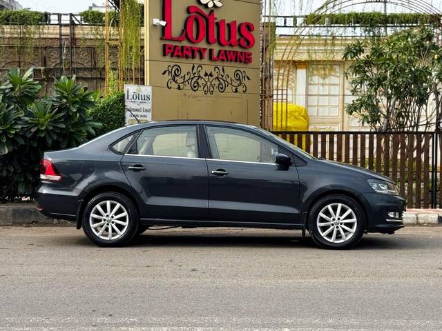 https://images10.gaadi.com/usedcar_image/4524554/original/processed_f880bc59-ee2c-45c7-8ec9-14c6919afe17.jpg?imwidth=6401