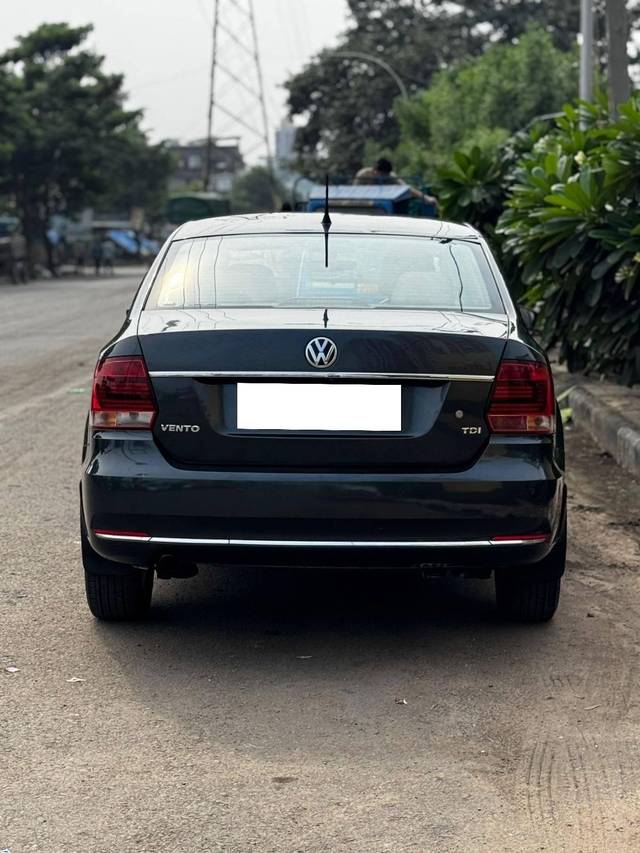 https://images10.gaadi.com/usedcar_image/4524554/original/processed_fbc21cbe-c303-41a6-b158-4b0d2ba87a69.jpg?imwidth=6402
