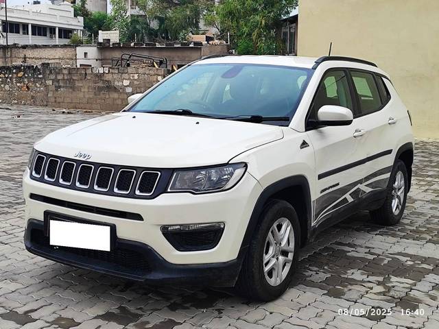 https://images10.gaadi.com/usedcar_image/4524560/original/processed_cd8a49f3a451406ab2bc3dbf92191923.jpeg?imwidth=6402
