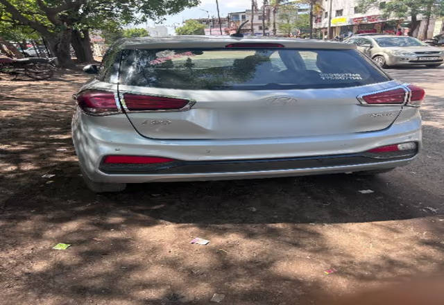 https://images10.gaadi.com/usedcar_image/4524567/original/fe5a291c-313f-4479-8afa-118c1afb0404.?imwidth=6402